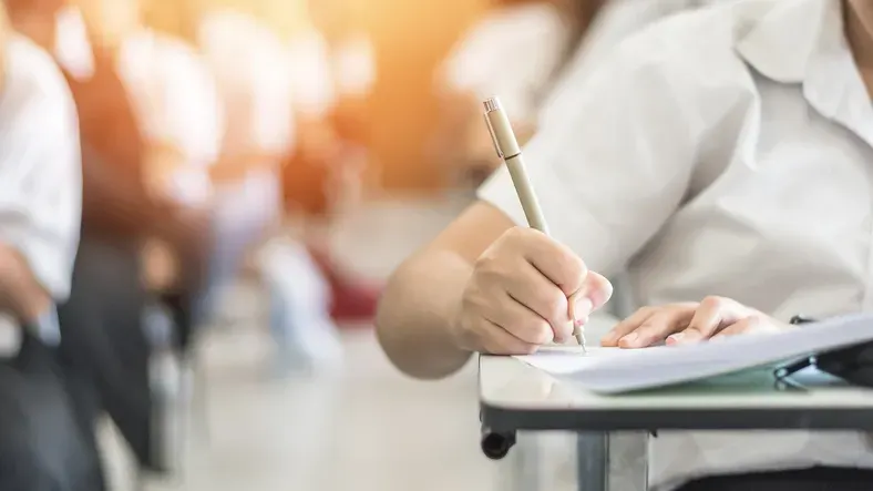 Novembro: 15 concursos para ASB tem inscrições abertas